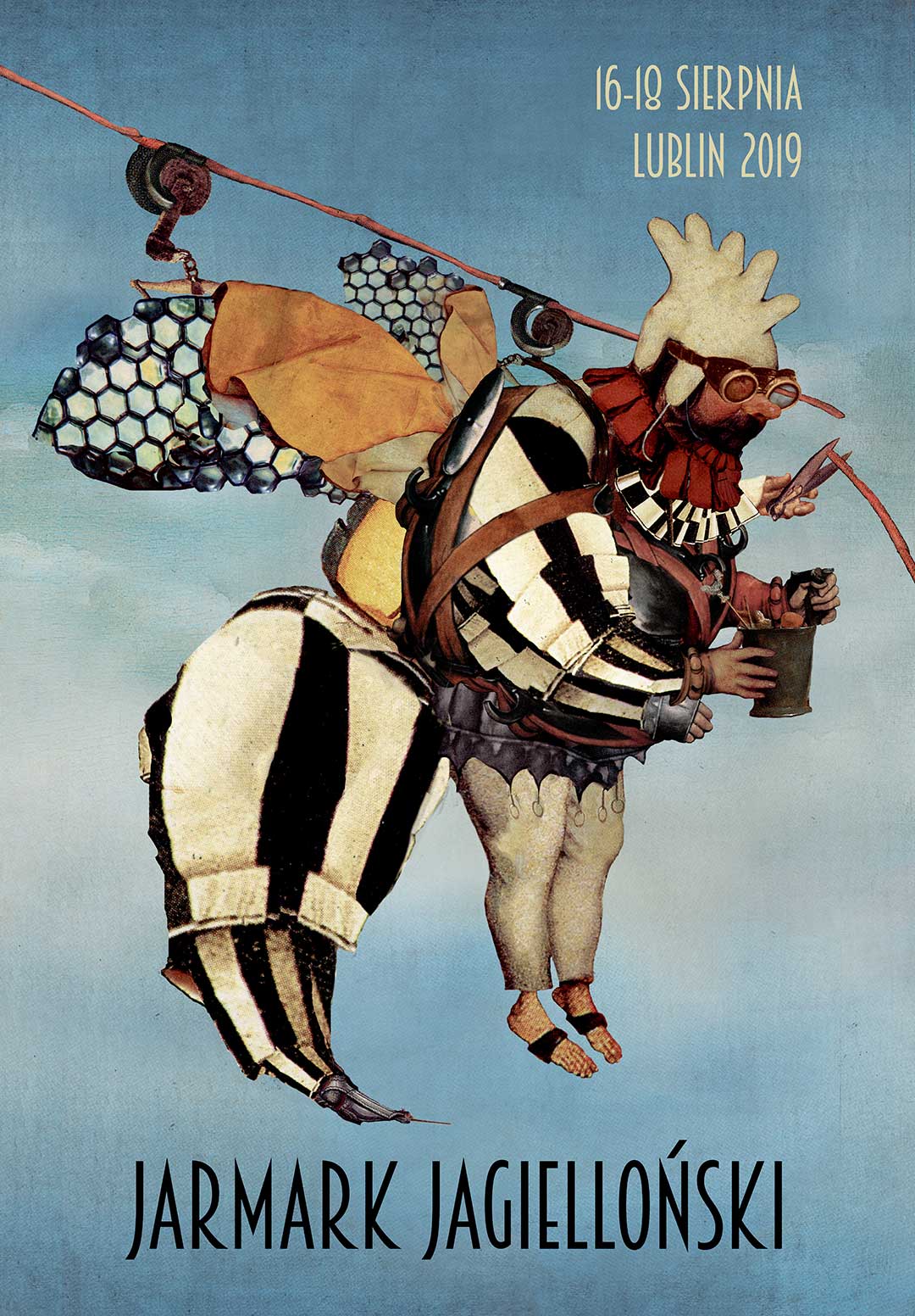 [Plakat Jarmarku Jagiellońskiego, niebieskie tło, kolaż wykonany w stylistyce retro, grafika przedstawia kuro-pszczołę]
