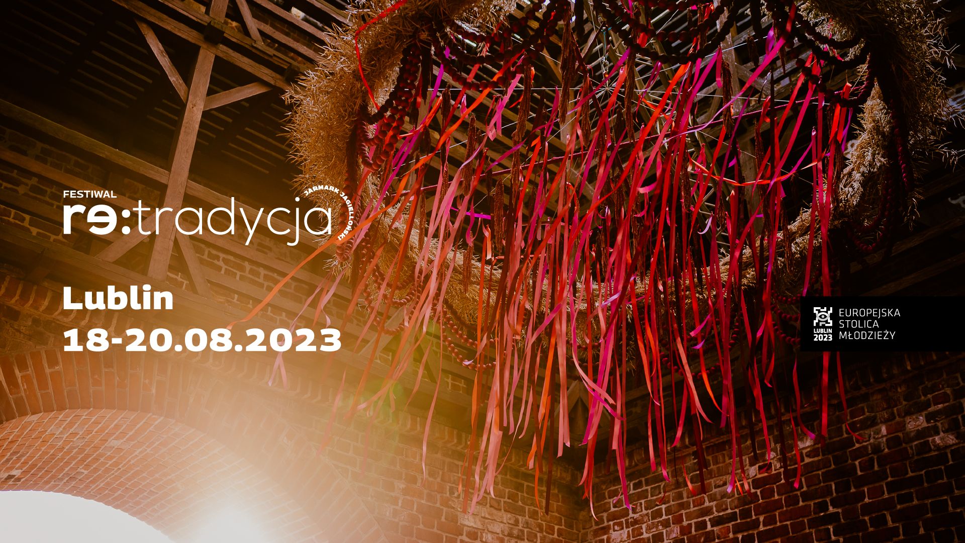 Grafika z pająkiem wiszącym w Bramie Krakowskiej oraz napis: Festiwal Re:tradycja, Lublin 18-20.08.2023.