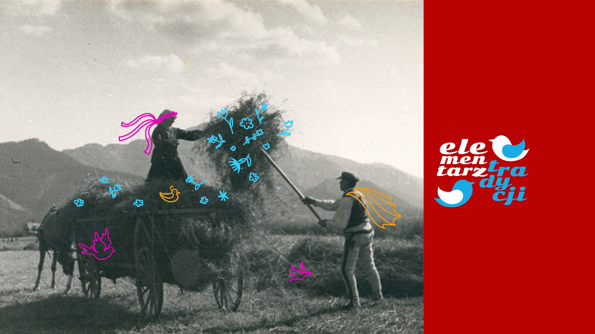 Czarno-białe zdjęcie z kobietą na wozie pełnym siana. Mężczyzna stoi obok i dokłada jej siana.